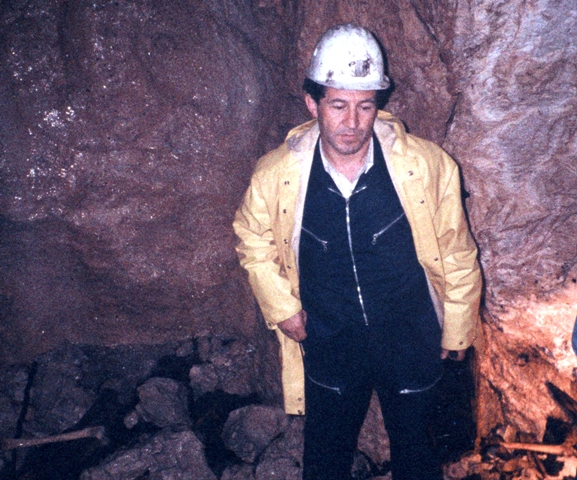 Autor knjige na dnu jame Ravni dolac 8. juna 1991. godine-Autor knjige na dnu jame Ravni Dolac 8.juna 1991.godine
